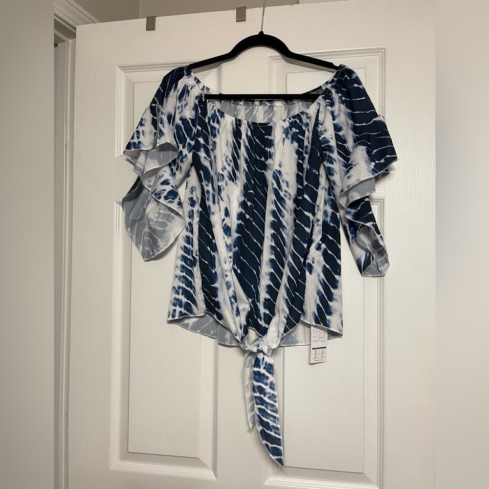 Blue and White Women's Tie-Dye Top